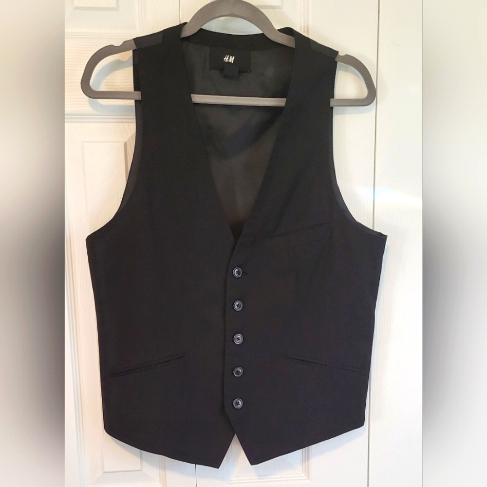Men's H&M Black Vest Size 40R 20" P2P 26" Length - Picture 1 of 11